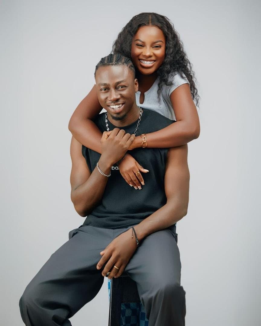Un couple complice, photographié pour Wanyiyin
